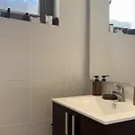 Comfortable 15 Minutes From Lyon