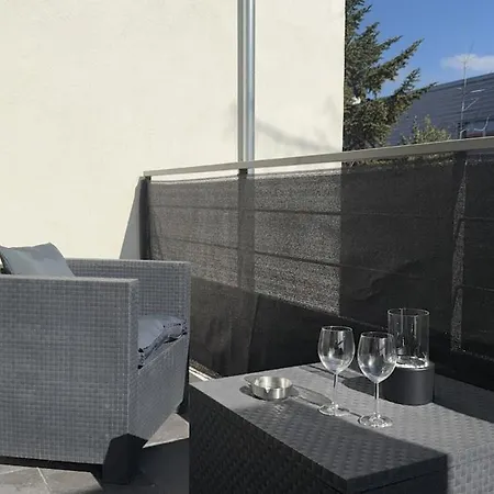Comfortable 15 Minutes From Lyon Lejlighed *