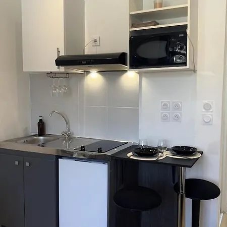 Comfortable 15 Minutes From Lyon Appartement
