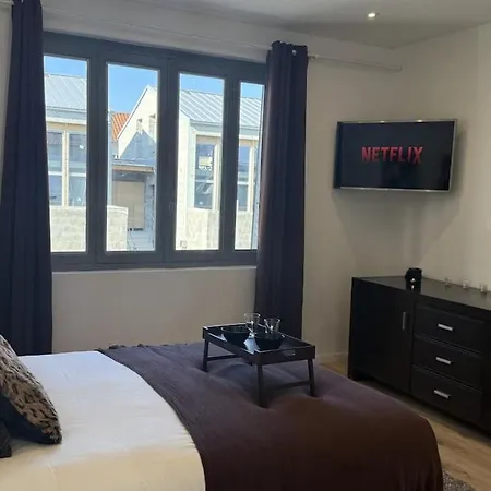 Comfortable 15 Minutes From Lyon *
