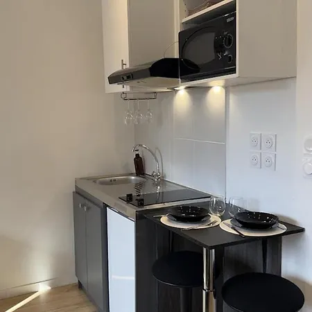 Comfortable 15 Minutes From Lyon Appartement